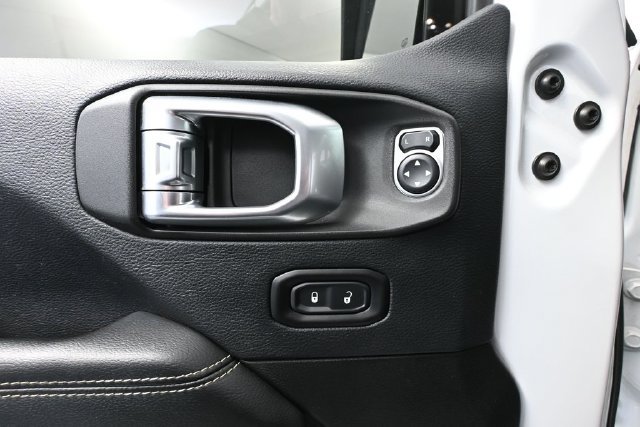 Used 2019 Jeep Wrangler Unlimited Sahara AWD/4WD image 16
