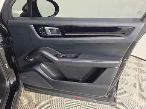 Used 2019 Porsche Cayenne E-Hybrid AWD/4WD image 52