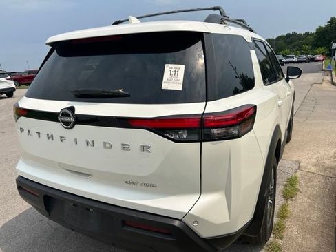 Used 2024 Nissan Pathfinder SV AWD/4WD image 4