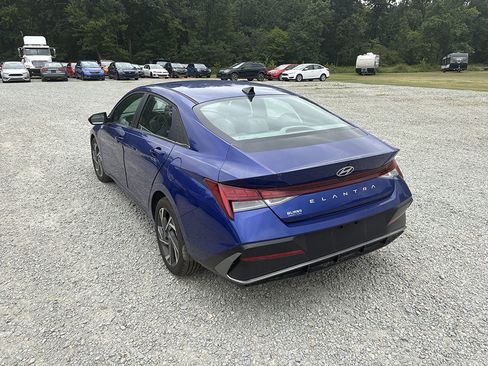 Used 2025 Hyundai Elantra SEL image 4