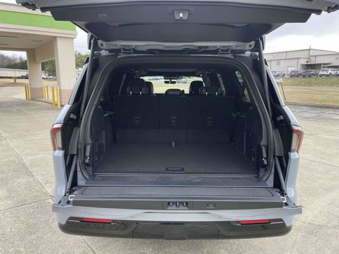 New 2026 Lincoln Navigator L Reserve w/ Jet Appearance Package AWD/4WD image 10