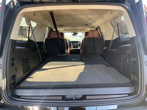 Used 2019 Cadillac Escalade ESV Luxury image 34