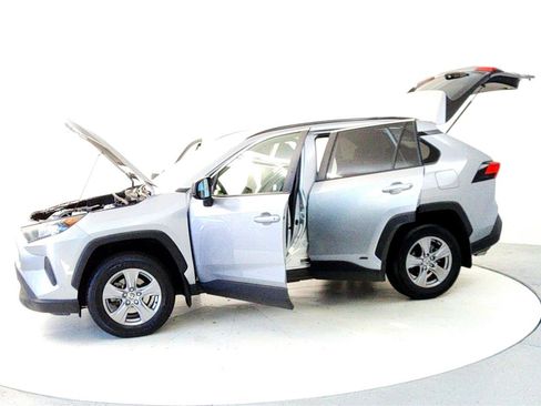 Certified 2022 Toyota RAV4 LE image 10