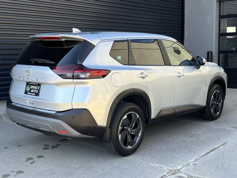 Used 2023 Nissan Rogue SV AWD/4WD image 11