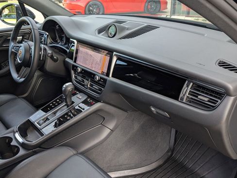 Certified 2026 Porsche Macan AWD/4WD image 26