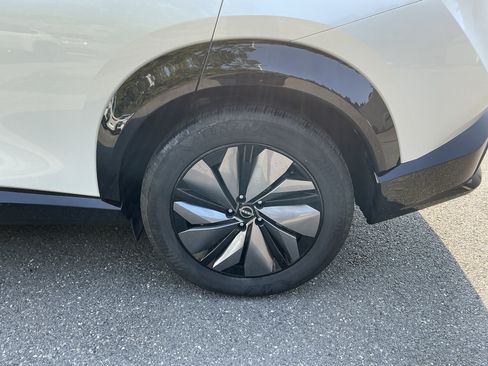Used 2024 Nissan Ariya AWD image 9