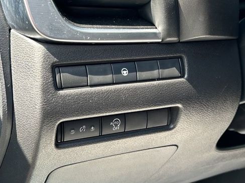 Used 2023 Nissan Rogue SV AWD/4WD image 34
