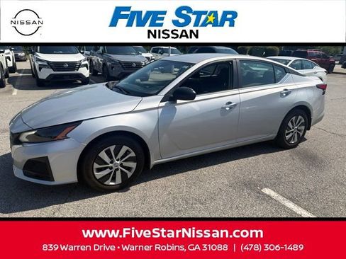 Used 2025 Nissan Altima 2.5 S FWD image 18