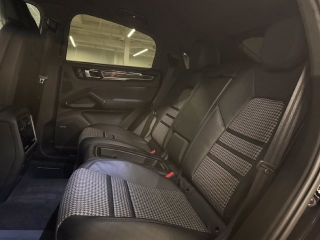 Certified 2023 Porsche Cayenne GTS AWD/4WD image 31