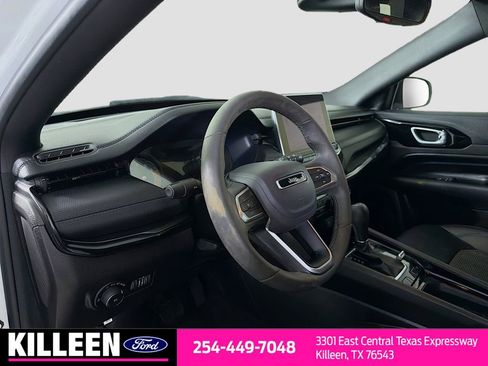 Used 2025 Jeep Compass Latitude w/ Altitude Special Edition image 10