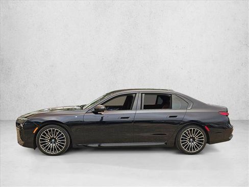 Used 2024 BMW 760i xDrive w/ Luxury Rear Seating Package AWD/4WD image 8