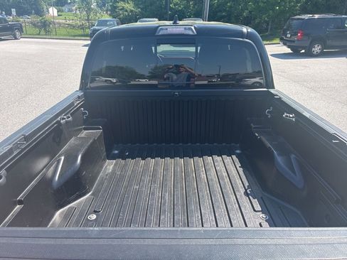 Used 2020 Toyota Tacoma TRD Sport w/ Technology Package AWD/4WD image 6