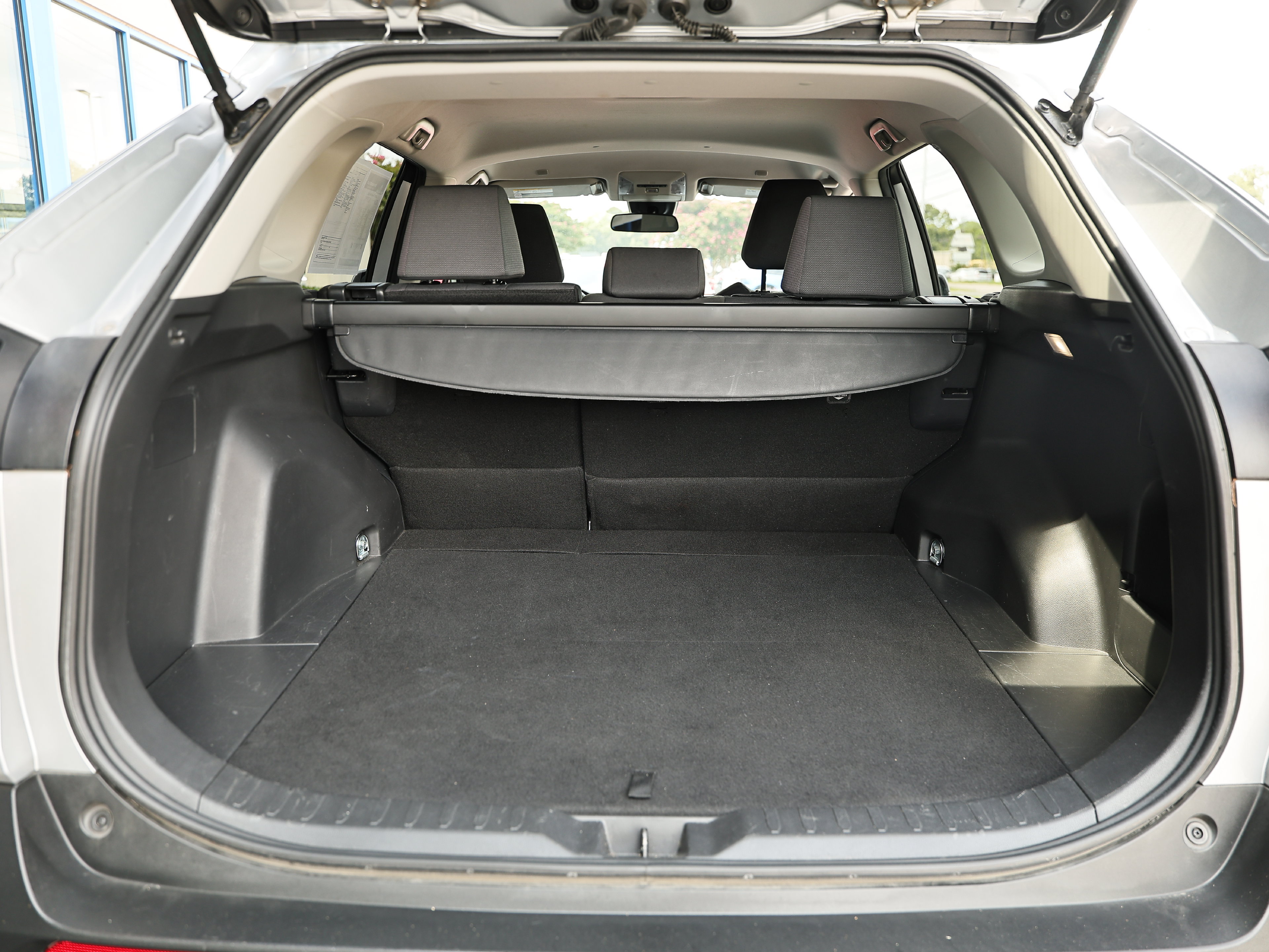 Used 2025 Toyota RAV4 XLE FWD image 28