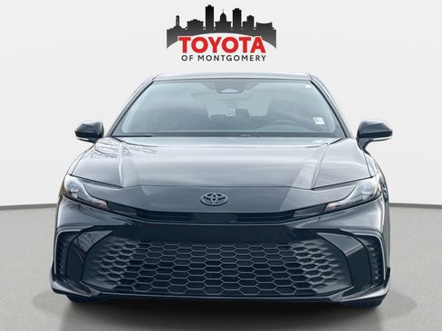 Used 2025 Toyota Camry XLE image 9