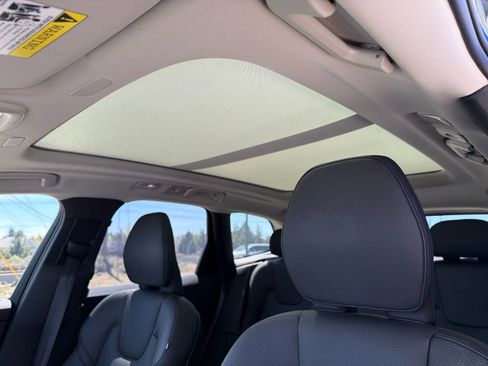 Used 2025 Volvo XC60 B5 Plus AWD/4WD image 17