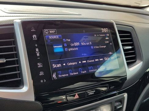 Used 2018 Honda Pilot Touring image 21