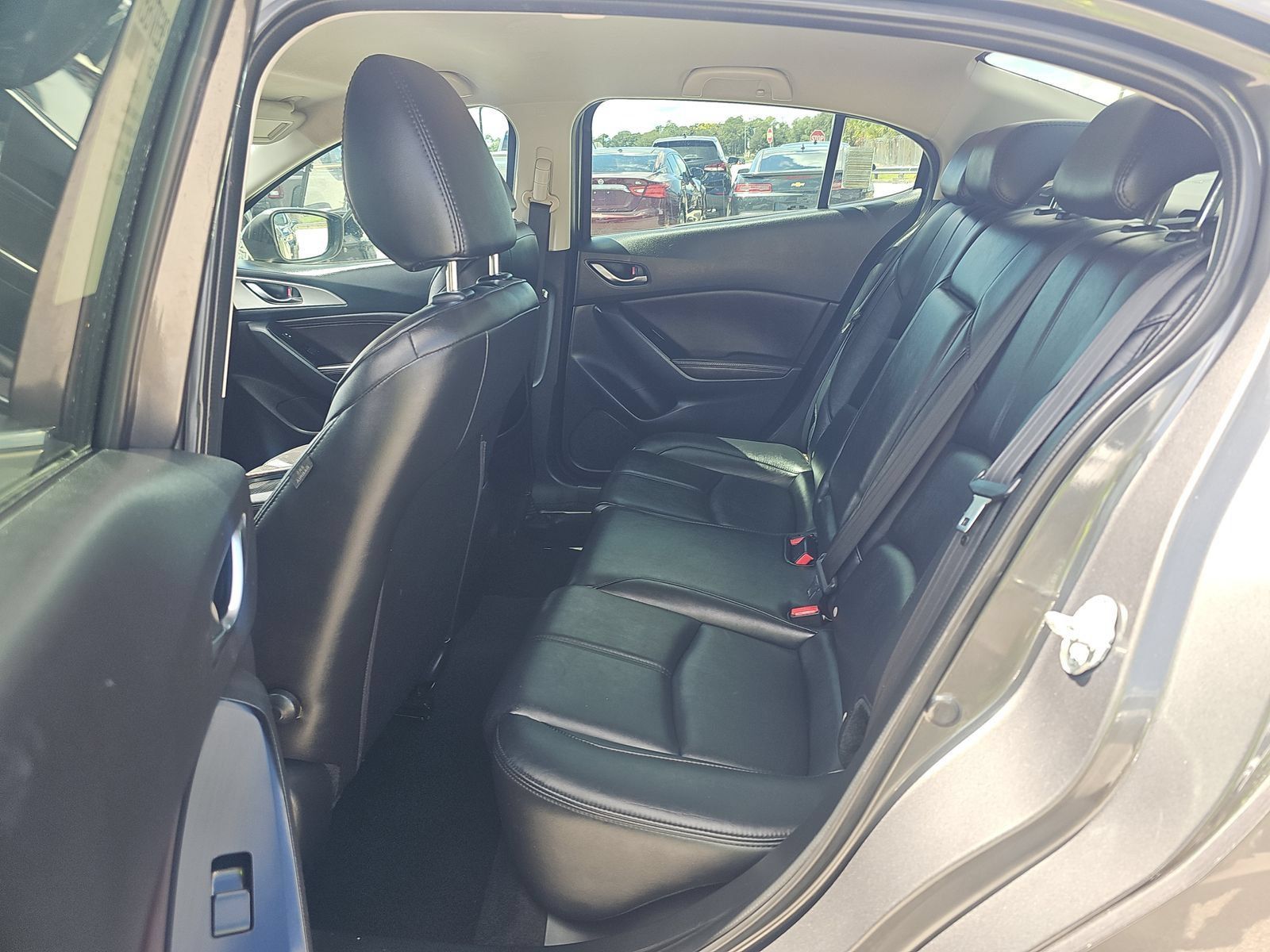 Used 2017 MAZDA MAZDA3 Touring FWD image 6