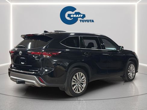 Used 2024 Toyota Highlander Platinum AWD/4WD image 8