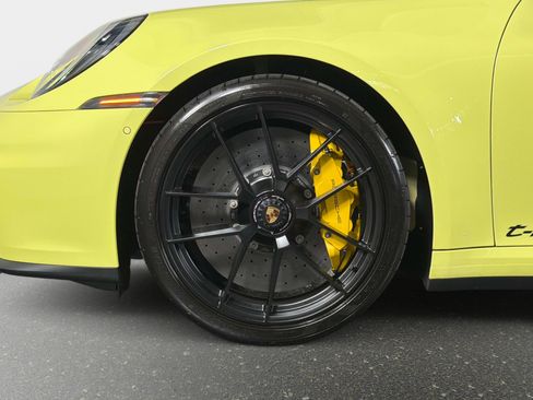 Used 2025 Porsche 911 Carrera 4 GTS AWD/4WD image 16