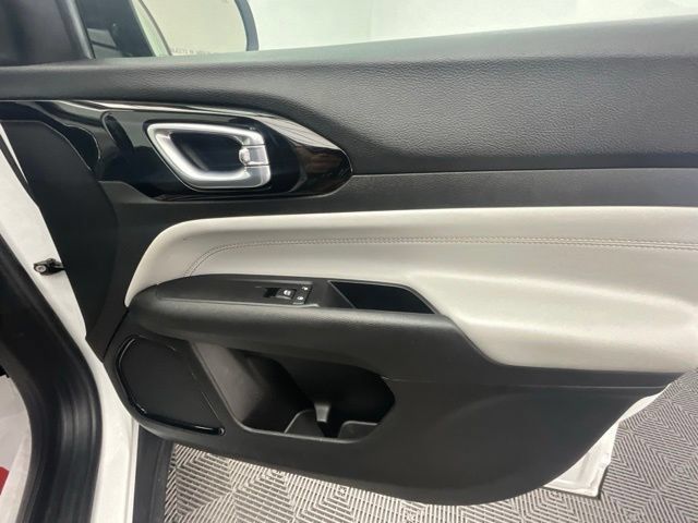 Used 2022 Jeep Compass Limited AWD/4WD image 16
