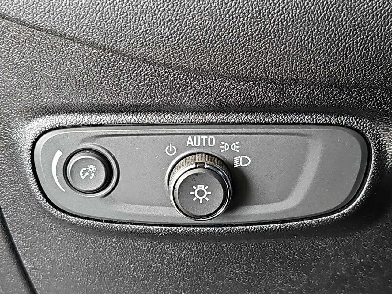 Used 2018 Chevrolet Equinox LT AWD/4WD image 30