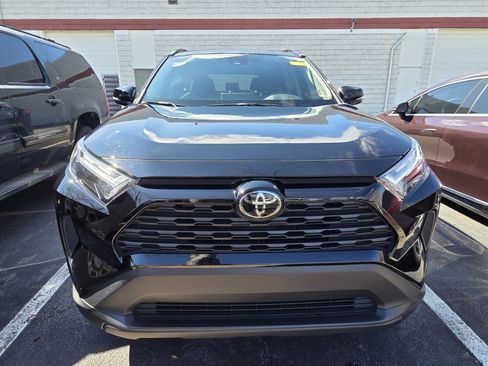 Used 2024 Toyota RAV4 XLE w/ Convenience Package image 2