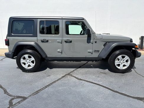 Used 2022 Jeep Wrangler Unlimited Sport AWD/4WD image 9
