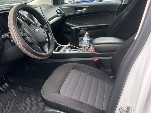 Used 2024 Ford Edge SE w/ Black Appearance Package image 5