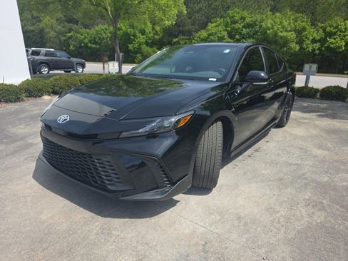 Used 2026 Toyota Camry SE image 9