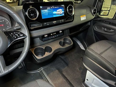 Used 2025 Mercedes-Benz Sprinter 2500 image 30
