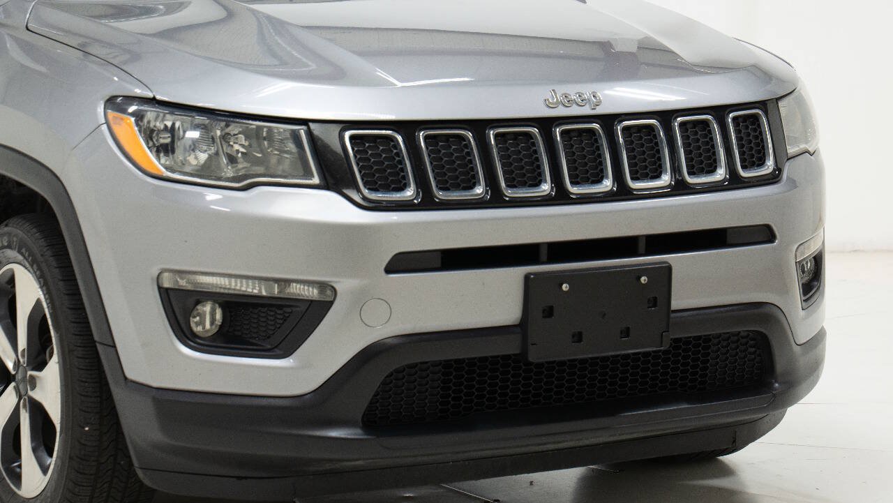 Used 2017 Jeep Compass Latitude w/ Popular Equipment Group FWD image 9