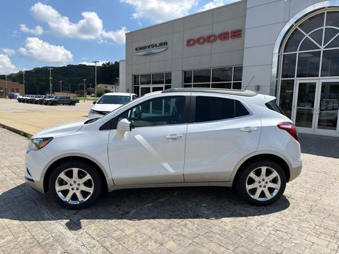 Used 2019 Buick Encore Essence w/ Experience Buick Package FWD image 5