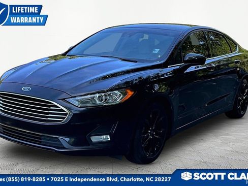 Used 2020 Ford Fusion SE w/ Equipment Group 151A FWD image 3
