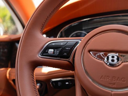 Used 2022 Bentley Bentayga AWD/4WD image 8