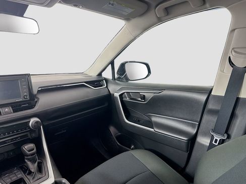 Used 2022 Toyota RAV4 LE image 16