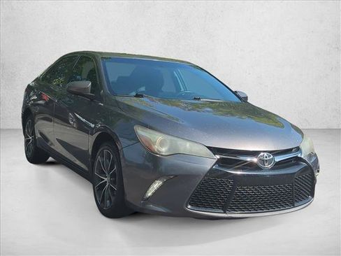 Used 2017 Toyota Camry XSE w/ Moonroof Package FWD image 3