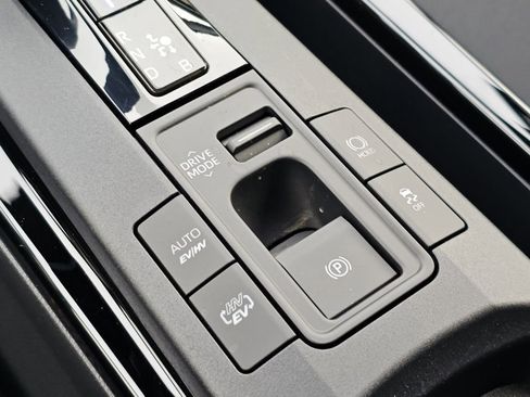 New 2026 Toyota Prius Plug-In Hybrid FWD image 9