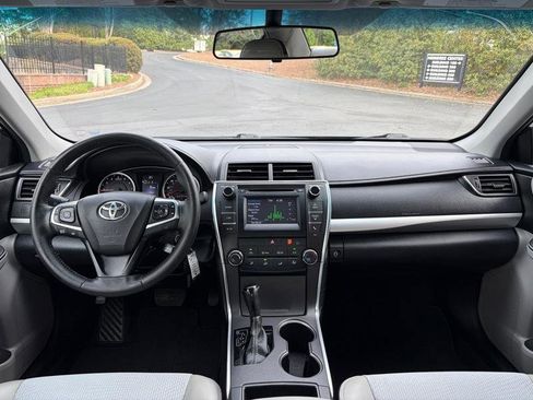 Used 2016 Toyota Camry SE image 11
