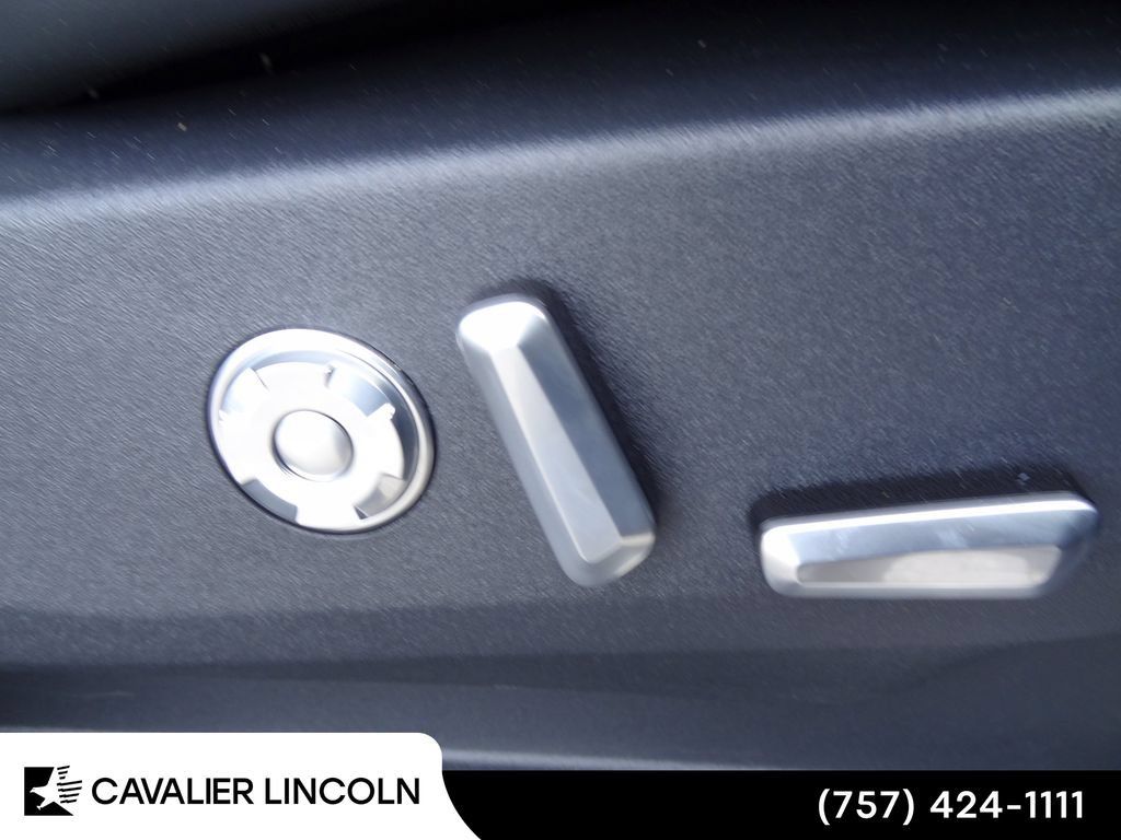 Used 2026 Lincoln Navigator L Premier AWD/4WD image 20