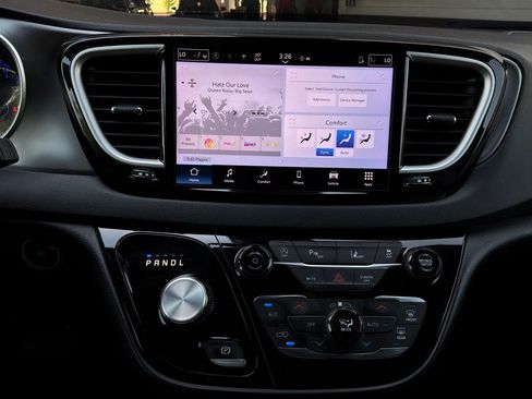 Used 2025 Chrysler Pacifica Select FWD image 30