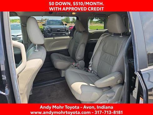 Used 2018 Toyota Sienna XLE FWD image 11