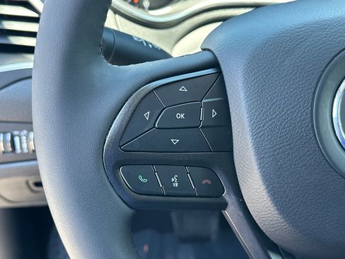 Used 2022 Jeep Cherokee Trailhawk w/ Premium Leather Package AWD/4WD image 26