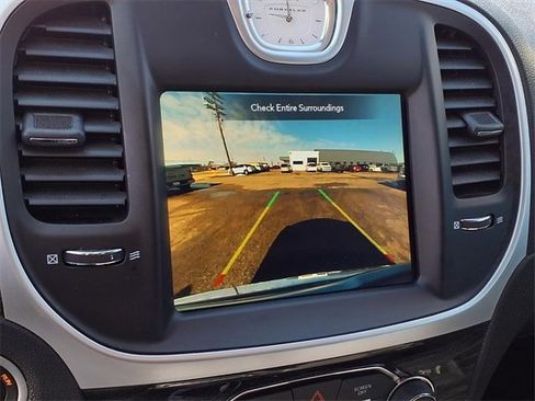 Used 2019 Chrysler 300 Touring image 4