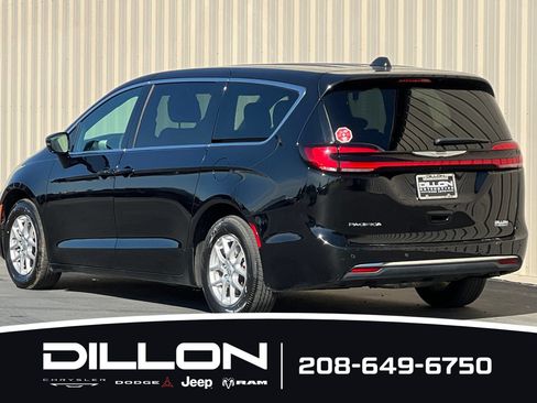 Used 2025 Chrysler Pacifica Select FWD image 6