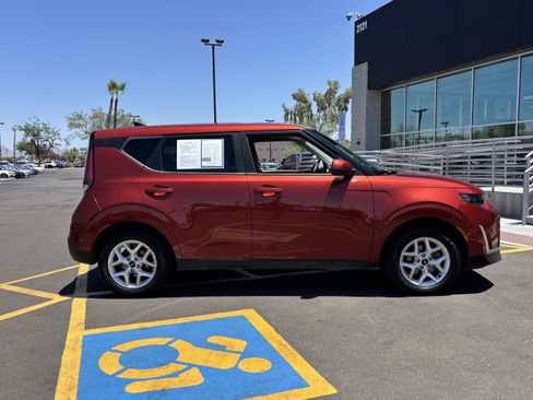Certified 2023 Kia Soul LX w/ Option Group 015 FWD image 2