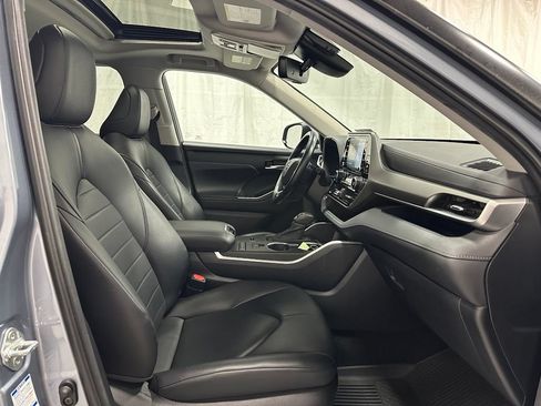 Used 2020 Toyota Highlander XLE AWD/4WD image 62