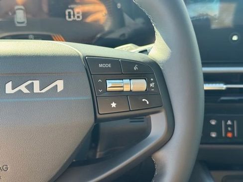 New 2026 Kia Sportage LX FWD image 27