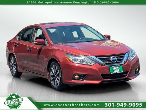 Used 2017 Nissan Altima 2.5 SV w/ Convenience Package FWD image 1