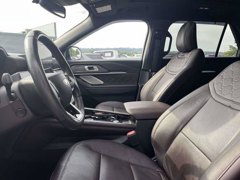 Used 2025 Ford Explorer Platinum w/ Ultimate Package RWD image 23