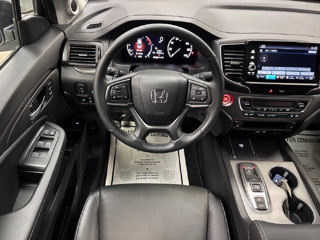 Used 2025 Honda Ridgeline RTL image 13